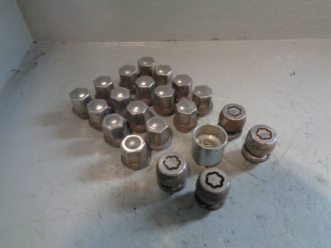 Range Rover Evoque Wheel Nuts Full Set with Locking Nuts and Key 2011 to 2018