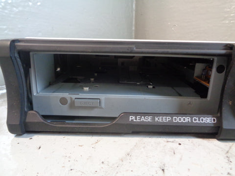 Range Rover L322 CD Multi Changer XQE500560 Clarion 2005 to 2013 No Magazine