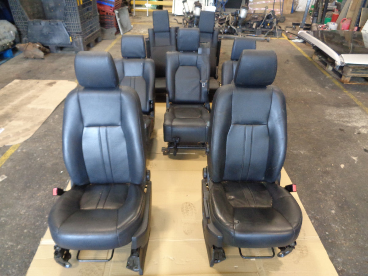 Discovery 4 Seats Leather Manual x 7 in Black Land Rover 2009 to 2014 L22105