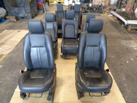 Discovery 4 Seats Leather Manual x 7 in Black Land Rover 2009 to 2014 L22105