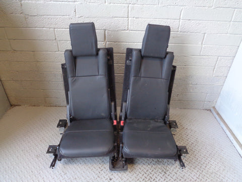 Discovery 4 Seats Leather Manual x 7 in Black Land Rover 2009 to 2014 L22105