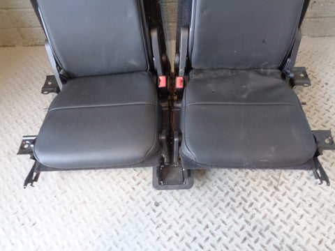 Discovery 4 Seats Leather Manual x 7 in Black Land Rover 2009 to 2014 L22105
