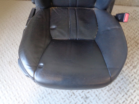 Discovery 4 Seats Leather Manual x 7 in Black Land Rover 2009 to 2014 L22105
