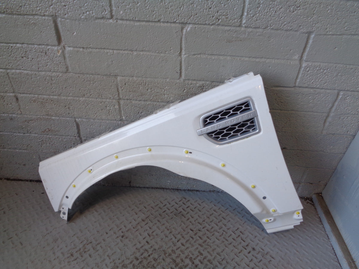 Discovery 4 Front Wing Near Side Fuji White LRC 867 2009 to 2014 L22015