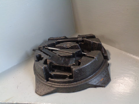 Freelander 2 Scissor Jack with Handle in Housing Brace Land Rover R23015