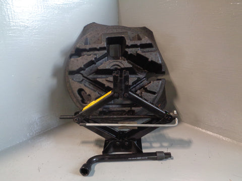 Freelander 2 Scissor Jack with Handle in Housing Brace Land Rover R23015