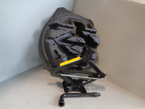 Freelander 2 Scissor Jack with Handle in Housing Brace Land Rover R23015