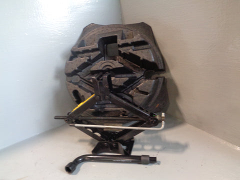 Freelander 2 Scissor Jack with Handle in Housing Brace Land Rover R23015