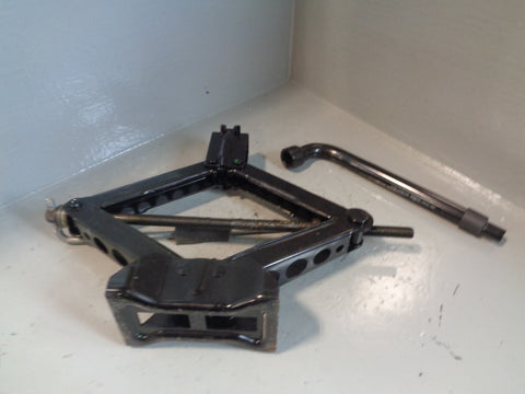 Freelander 2 Scissor Jack with Handle in Housing Brace Land Rover R23015