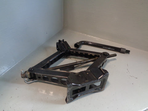 Freelander 2 Scissor Jack with Handle in Housing Brace Land Rover R23015