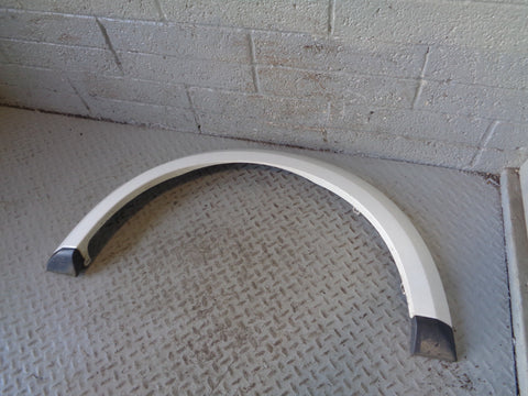 Discovery 4 Wheel Arch Trim Front Near Side Fuji White Land Rover 2009 to 2016