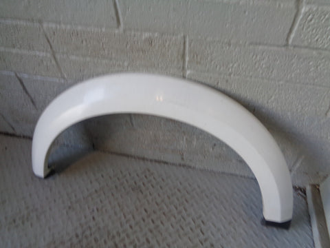 Discovery 4 Wheel Arch Trim Front Near Side Fuji White Land Rover 2009 to 2016