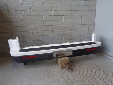 Discovery 4 Rear Bumper with Reflectors Fuji White Land Rover L22015