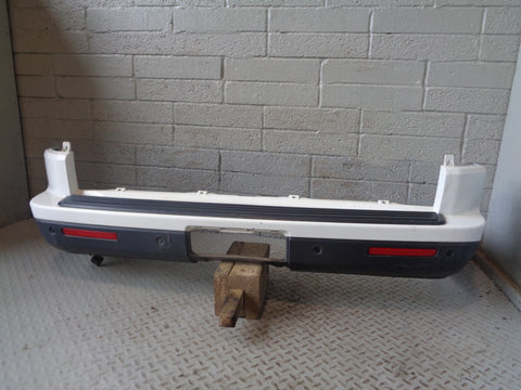 Discovery 4 Rear Bumper with Reflectors Fuji White Land Rover L22015
