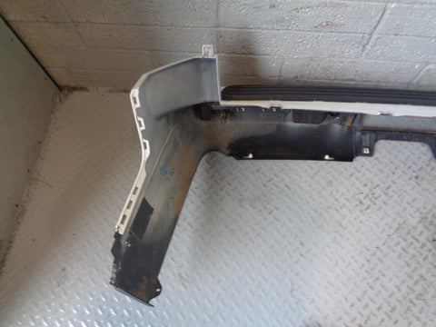 Discovery 4 Rear Bumper with Reflectors Fuji White Land Rover L22015