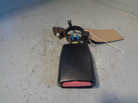 Discovery 3 Seat Belt Buckle Clasp 2nd Row Near Side Rear Type 2 2004 to 2007