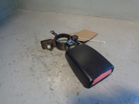 Discovery 3 Seat Belt Buckle Clasp 2nd Row Near Side Rear Type 2 2004 to 2007