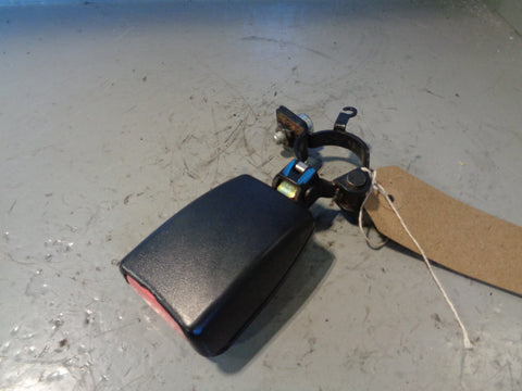 Discovery 3 Seat Belt Buckle Clasp 2nd Row Near Side Rear Type 2 2004 to 2007