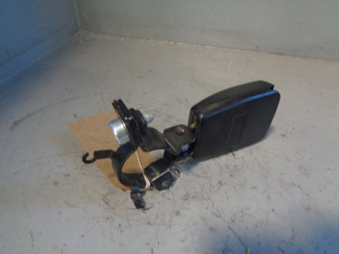 Discovery 3 Seat Belt Buckle Clasp 2nd Row Near Side Rear Type 2 2004 to 2007