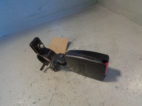 Discovery 3 Seat Belt Buckle Clasp 2nd Row Near Side Rear Type 2 2004 to 2007