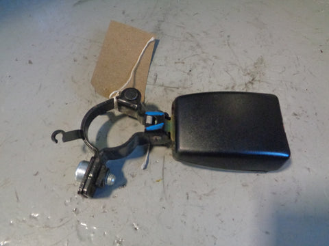Discovery 3 Seat Belt Buckle Clasp 2nd Row Near Side Rear Type 2 2004 to 2007