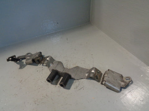 Discovery 4 Exhaust Crossover Link Pipe Bracket TDV6 Land Rover 8 Speed