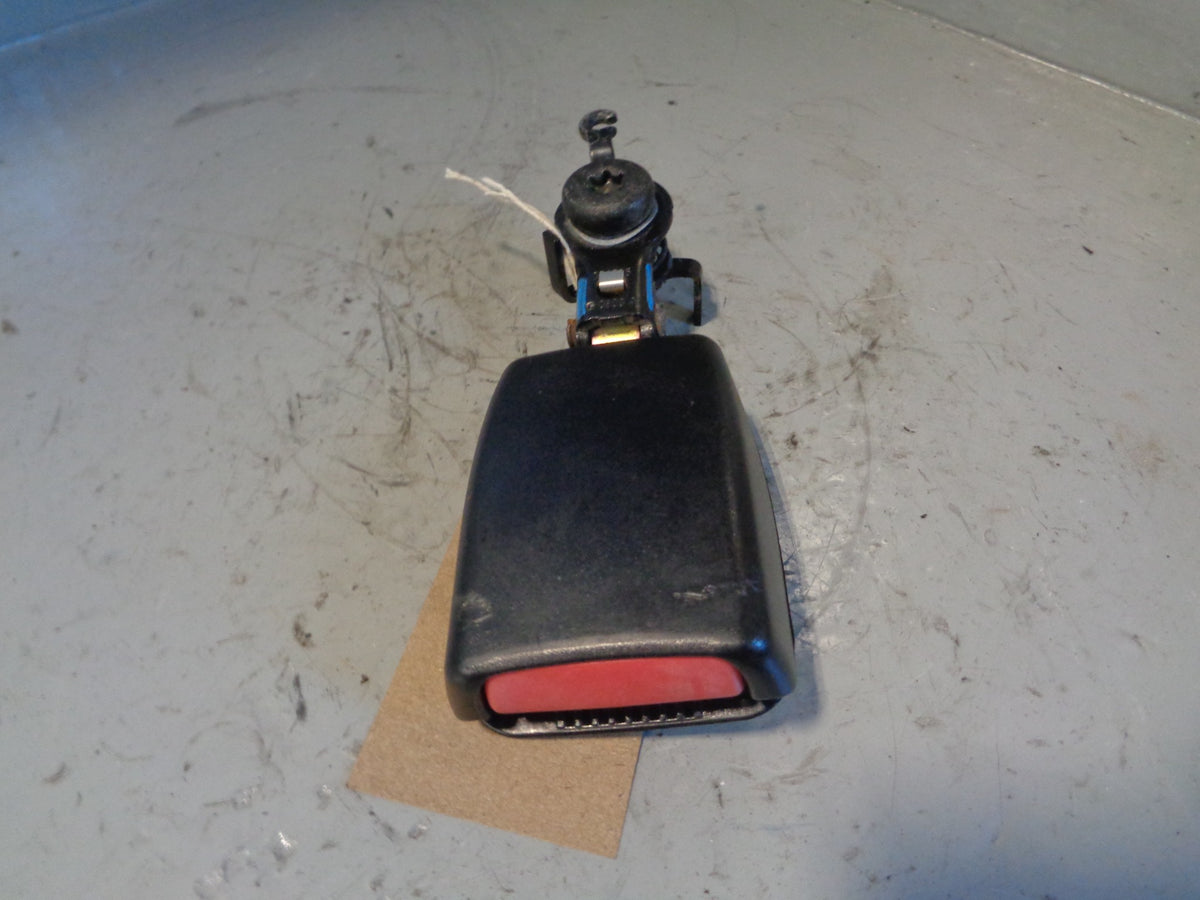 Discovery 3 Seat Belt Buckle Clasp 2nd Row Off Side Rear Type 2 2004 to 2007