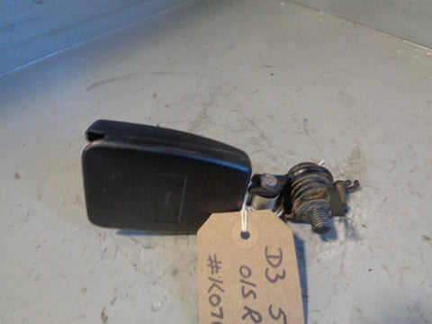 Discovery 3 Seat Belt Buckle Clasp 2nd Row Off Side Rear Type 2 2004 to 2007