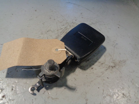 Discovery 3 Seat Belt Buckle Clasp 2nd Row Off Side Rear Type 2 2004 to 2007