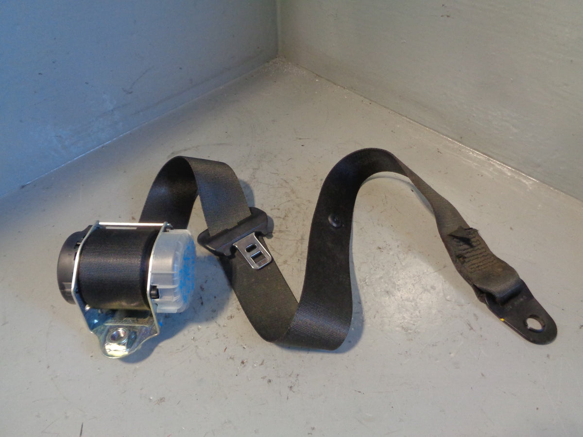 Discovery 3 Seat Belt Centre Rear in Black Land Rover Type 2 5 Seat Only