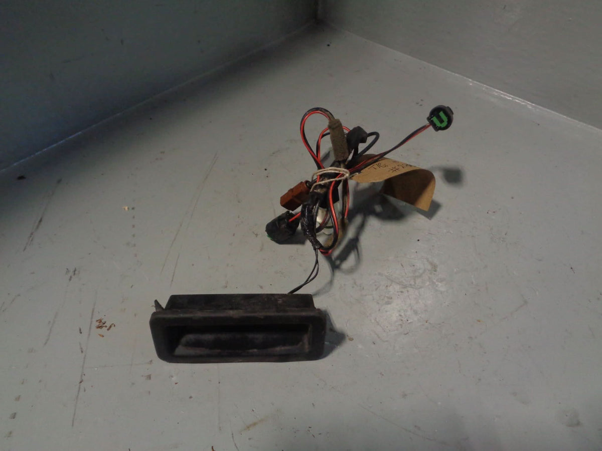 Discovery 4 External Tailgate Switch with Loom Land Rover 2009 to 2016