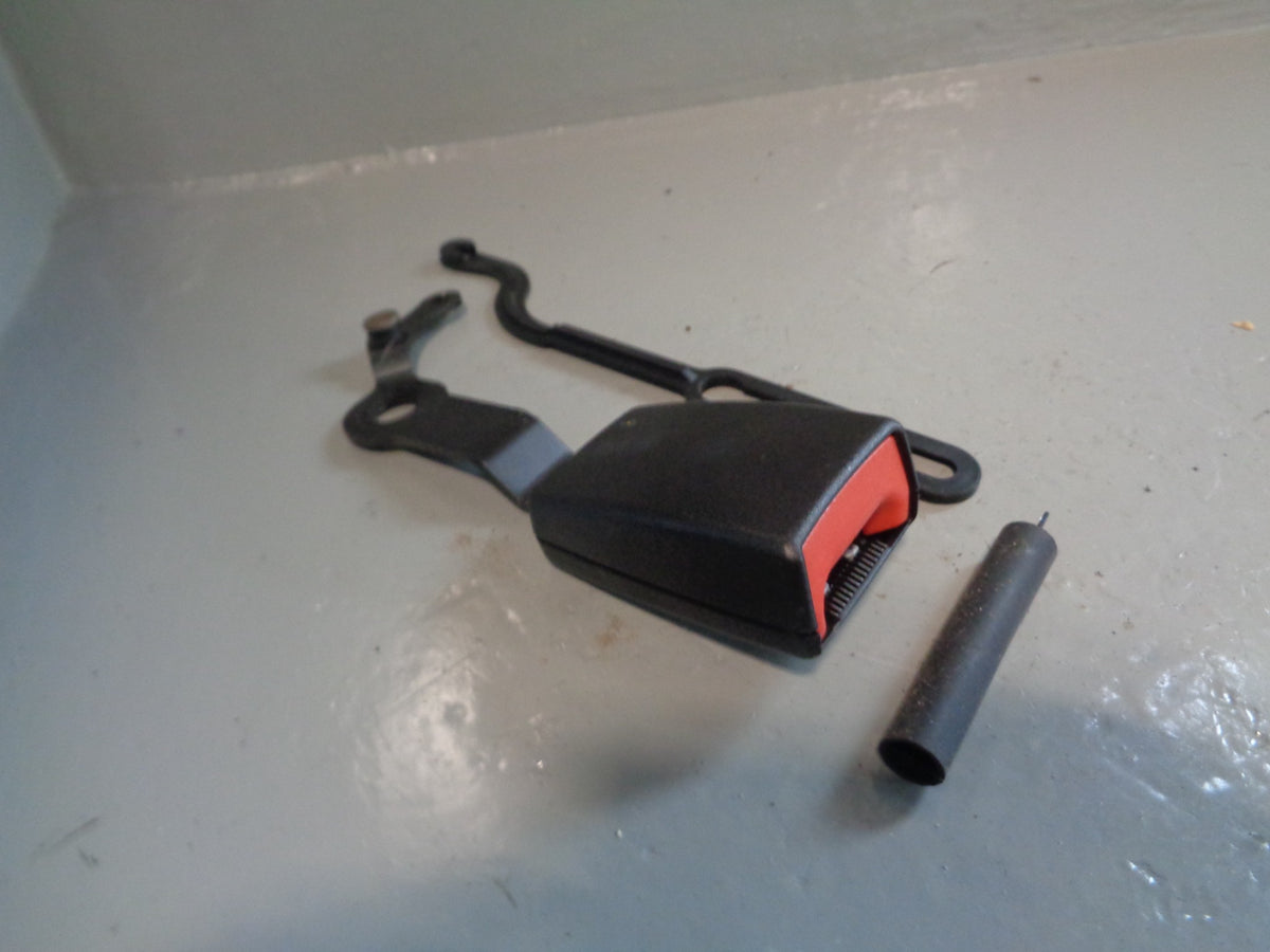 Discovery 4 Seat Belt Buckle Clasp 3rd Row Off Side Rear Type 1 2009 to 2013