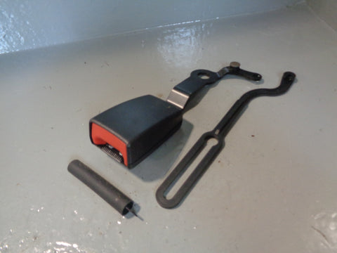 Discovery 4 Seat Belt Buckle Clasp 3rd Row Off Side Rear Type 1 2009 to 2013