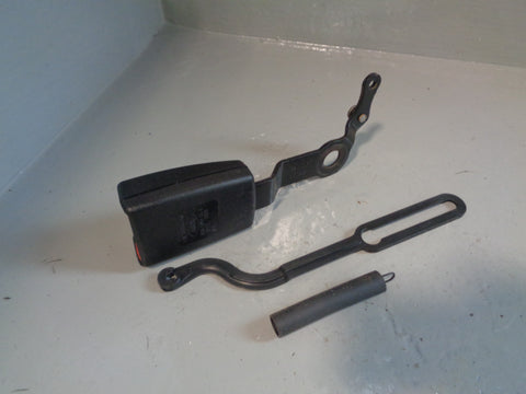 Discovery 4 Seat Belt Buckle Clasp 3rd Row Off Side Rear Type 1 2009 to 2013