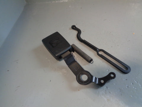 Discovery 4 Seat Belt Buckle Clasp 3rd Row Off Side Rear Type 1 2009 to 2013