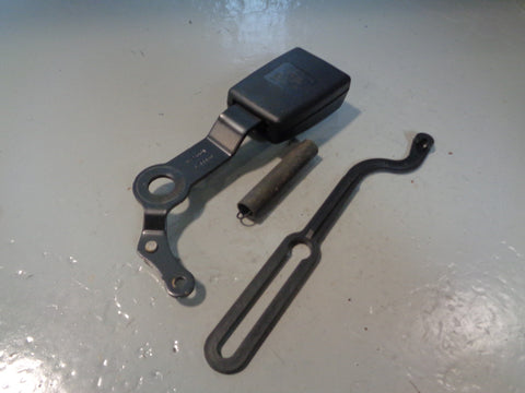 Discovery 4 Seat Belt Buckle Clasp 3rd Row Off Side Rear Type 1 2009 to 2013