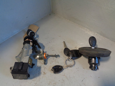 Freelander 1 Ignition Barrel and 4 x Keys Fuel Cap Door Lock Land Rover L15055