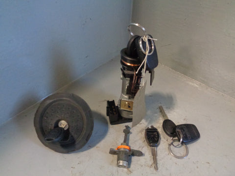 Freelander 1 Ignition Barrel and 4 x Keys Fuel Cap Door Lock Land Rover L15055