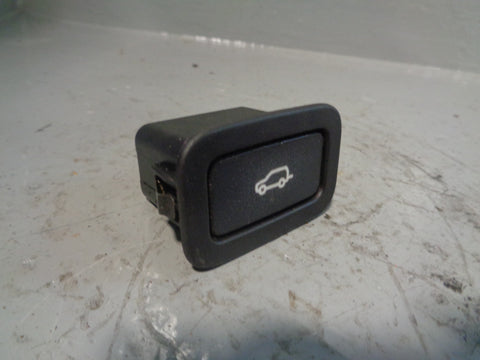 Range Rover L405 Powered Tailgate Release Switch Lower LR040339 2013 to 2017