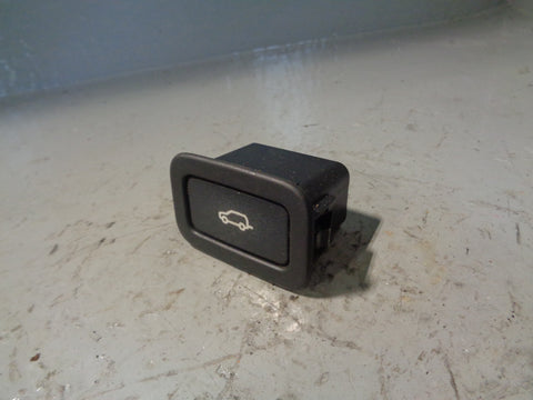 Range Rover L405 Powered Tailgate Release Switch Lower LR040339 2013 to 2017