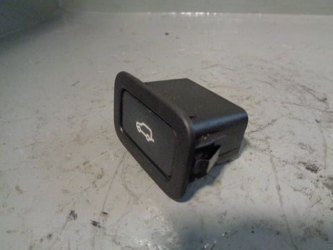 Range Rover L405 Powered Tailgate Release Switch Lower LR040339 2013 to 2017