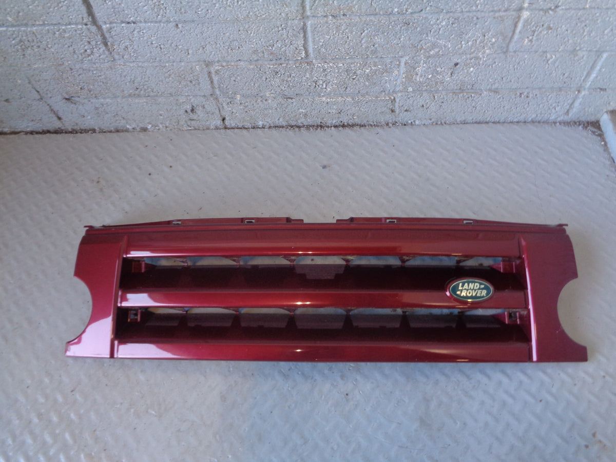 Discovery 3 Grille Front Alveston Red Land Rover 2004 to 2009 L19055