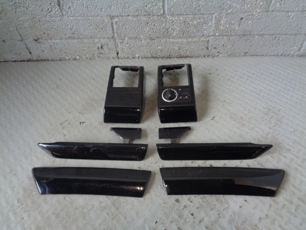 Range Rover L322 8 Piece Trim Dashboard Finisher Kit in Piano Gloss Black R01045