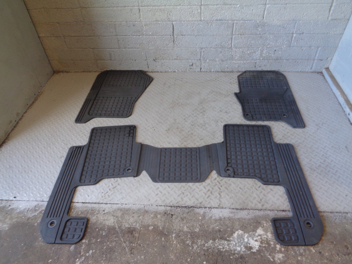 Discovery 3 Floor Mats Rubber Heavy Duty 2004 to 2009 Land Rover D22055