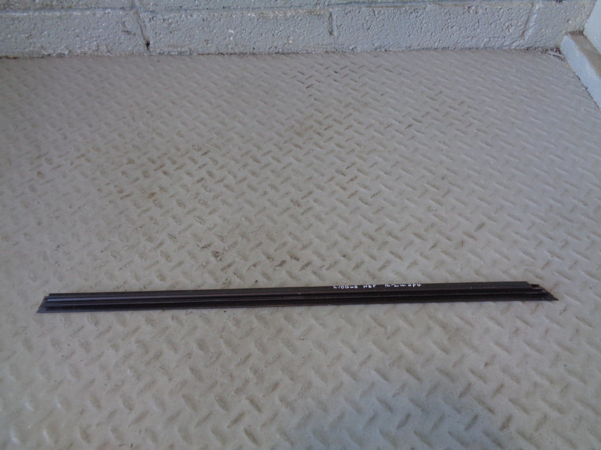 Range Rover Evoque Internal Window Seal Weather Strip Near Side Front 5 Door