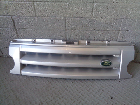 Discovery 3 Grille Front Zambesi Silver Land Rover 2004 to 2009 K07084