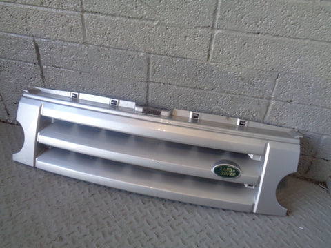Discovery 3 Grille Front Zambesi Silver Land Rover 2004 to 2009 K07084