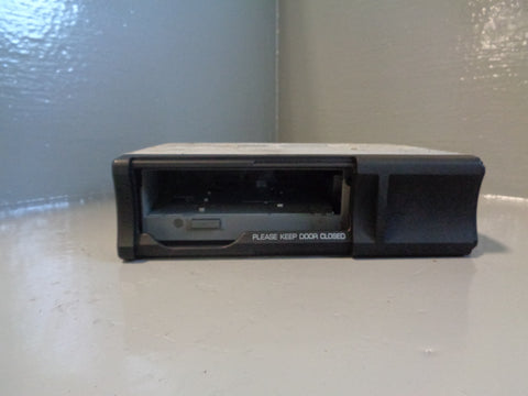 Range Rover L322 CD Multi Changer XQE500202 6 Disc Clarion 2005 to 2010 R30015