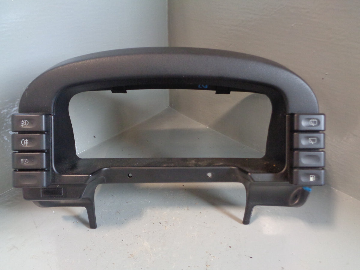 Discovery 2 Instrument Surround Speedo in Black Land Rover 1998 to 2004 L25065