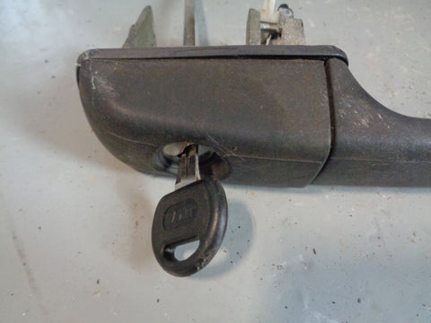 Discovery 2 Ignition Barrel Key and Door Handle Land Rover 1998 to 2004 L25065